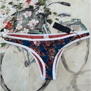BUNDLE 2 ITEMS FOR $8✨

LAST PRICE🍒🤍TAVIK floral swimming bottom 💐